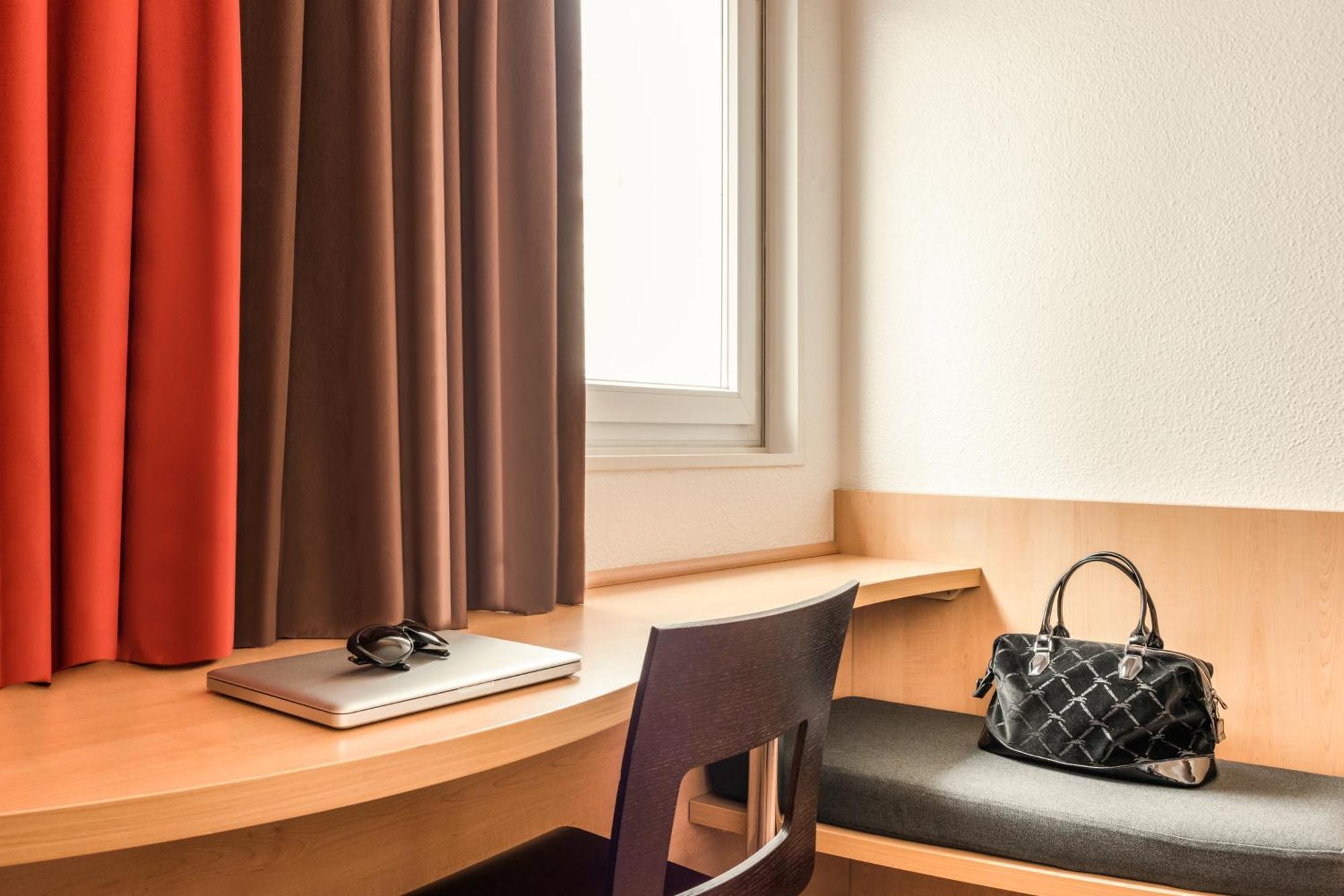 Hotel Ibis Paris Pantin Eglise Zewnętrze zdjęcie